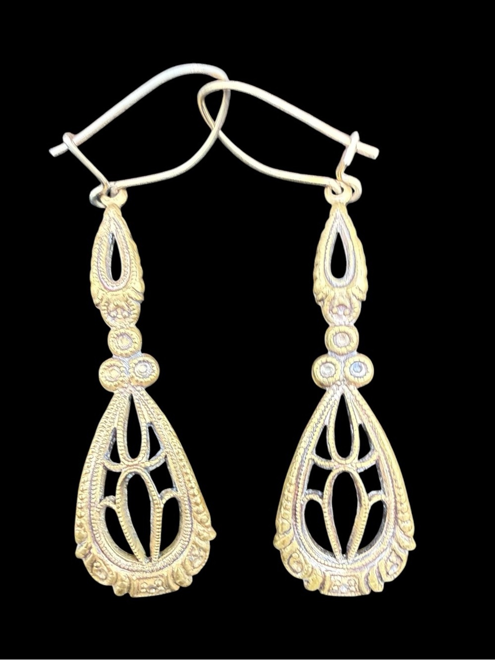 Vintage Elegant Filigree Drop Earrings in Gold Tone